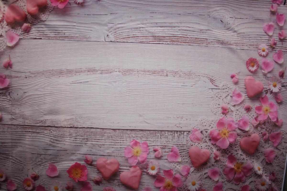 Holz - Rosa mit Herzen &amp; Blüten